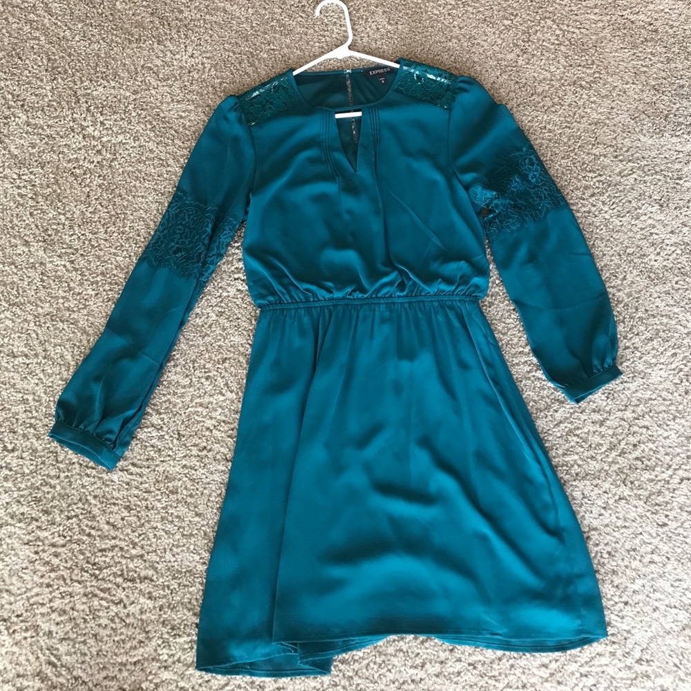 Long sleeve jade dress