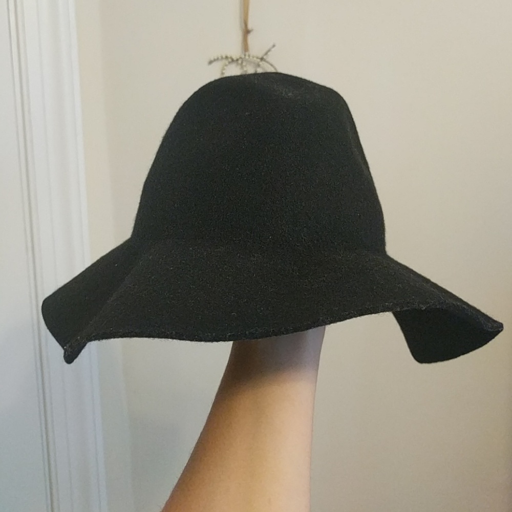 Wool floppy hat