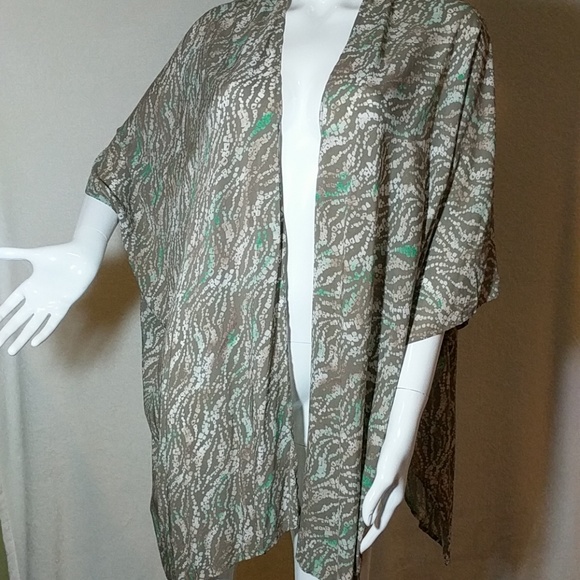 NWT Beach Kimono - Picture 2 of 3