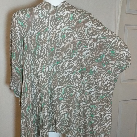 NWT Beach Kimono - Picture 3 of 3