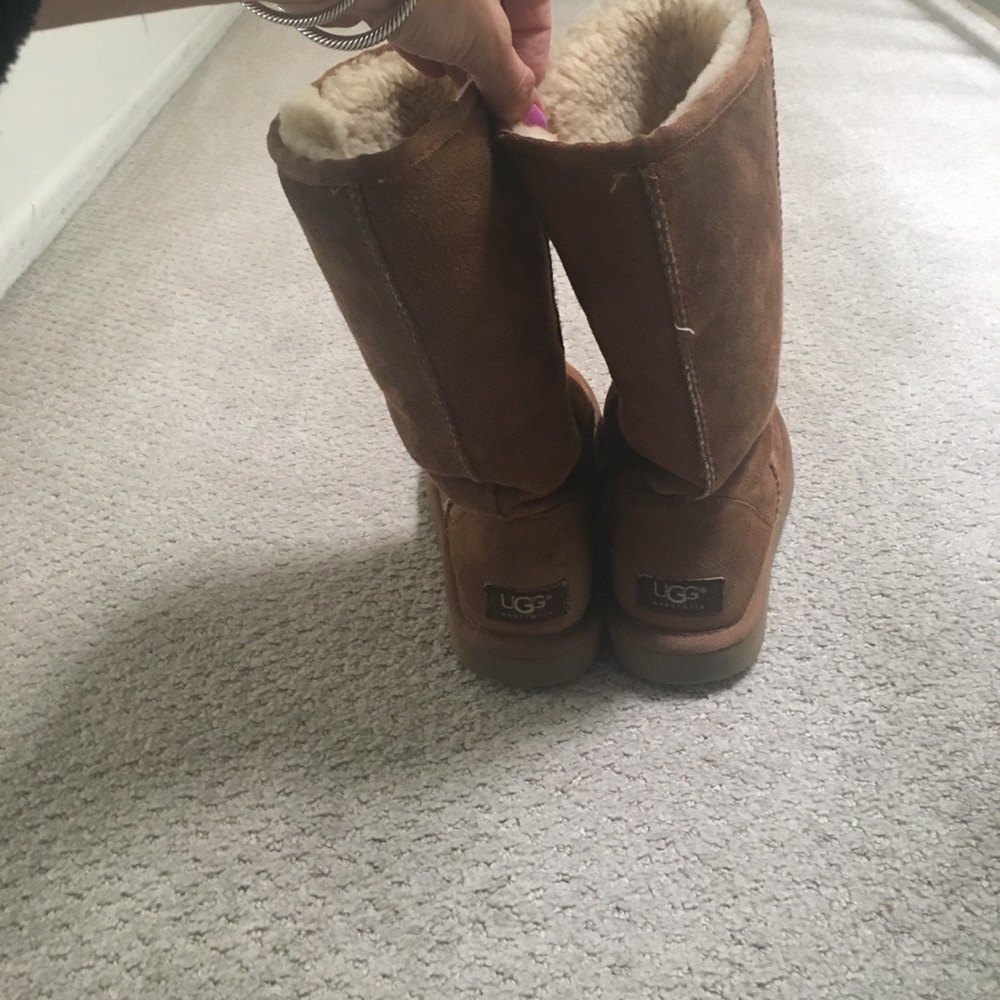 Worn tan uggs