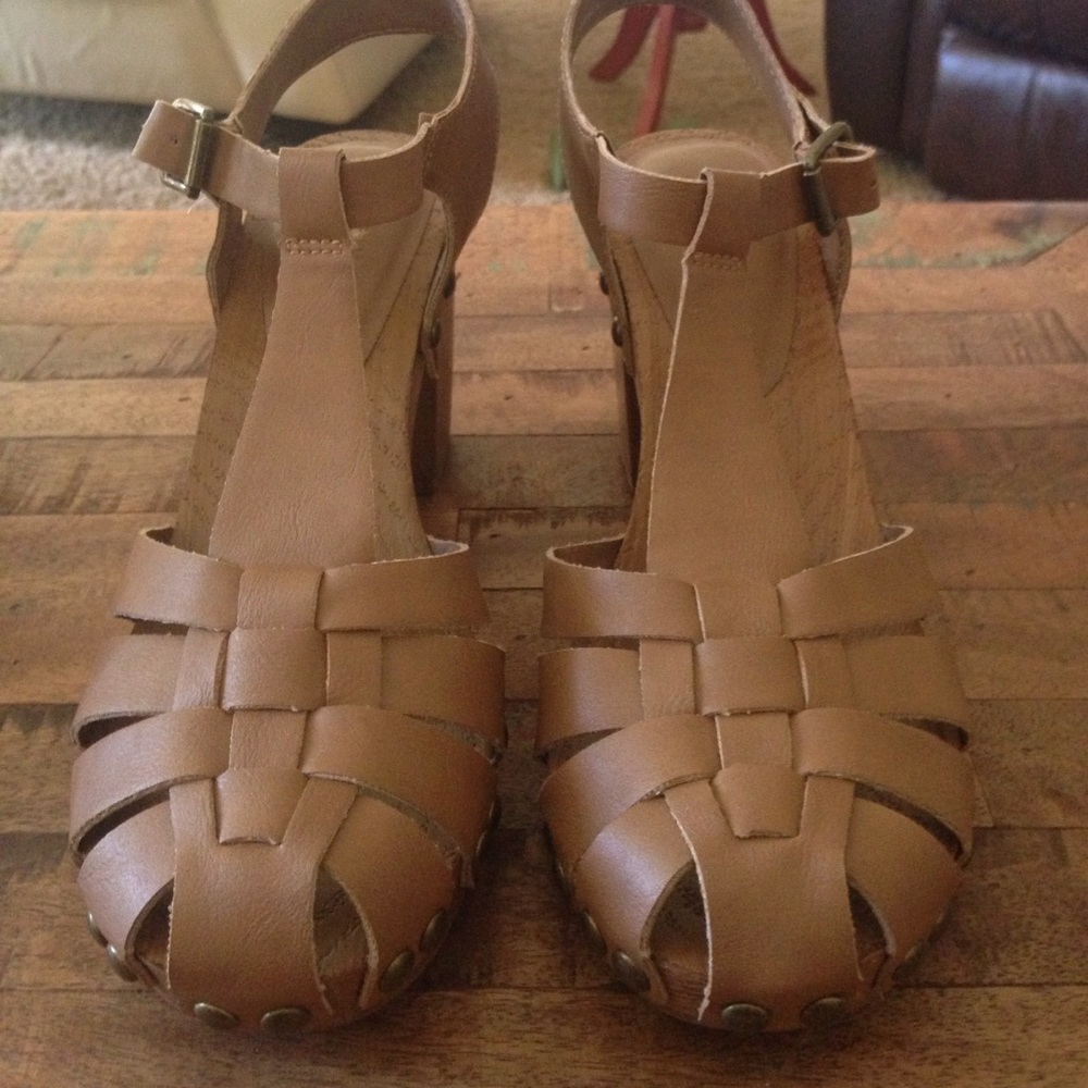 Charlotte Russe Sandal - Picture 2 of 5