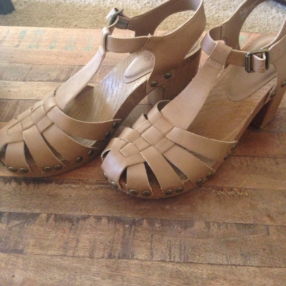 Charlotte Russe Sandal - Picture 3 of 5