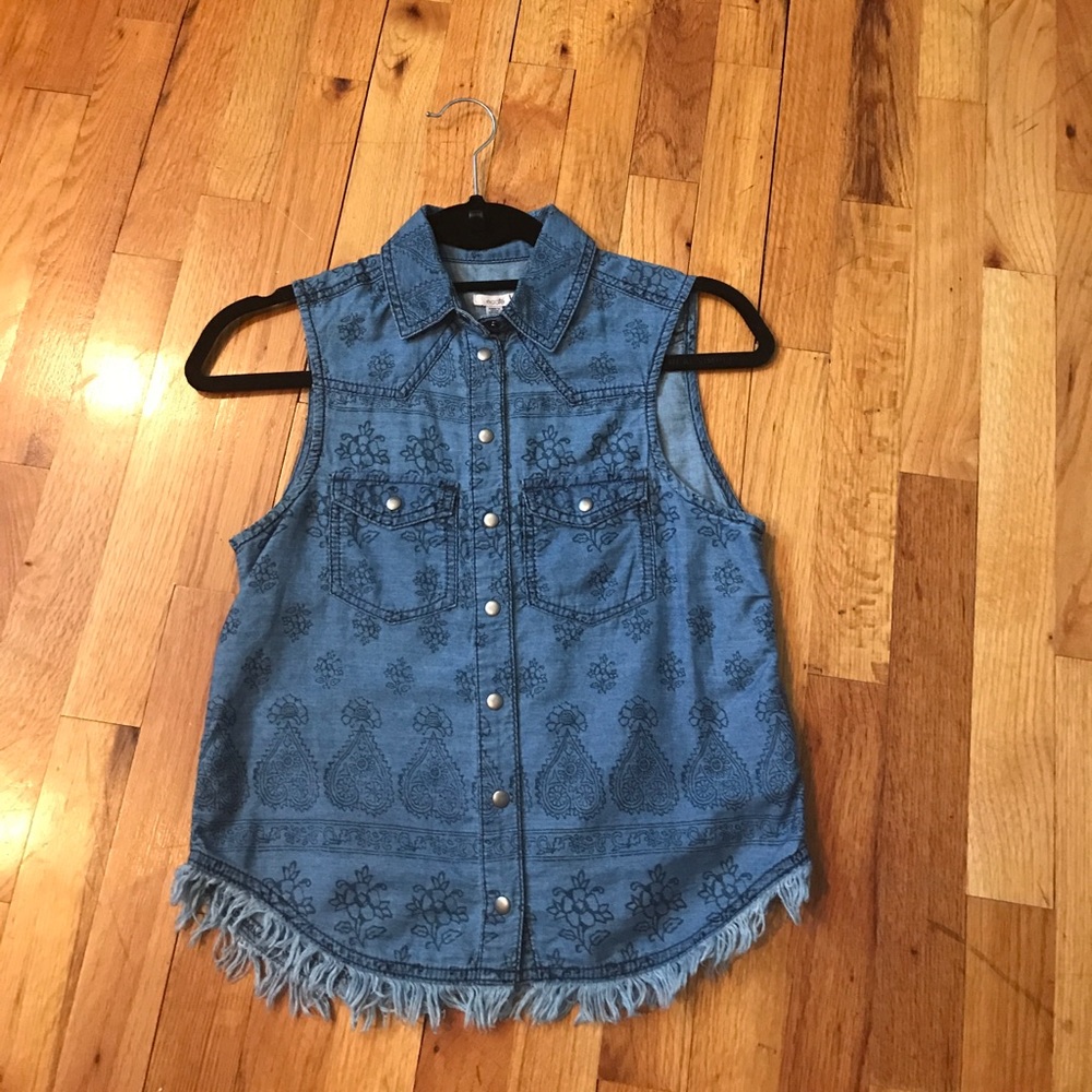 Tank top, denim