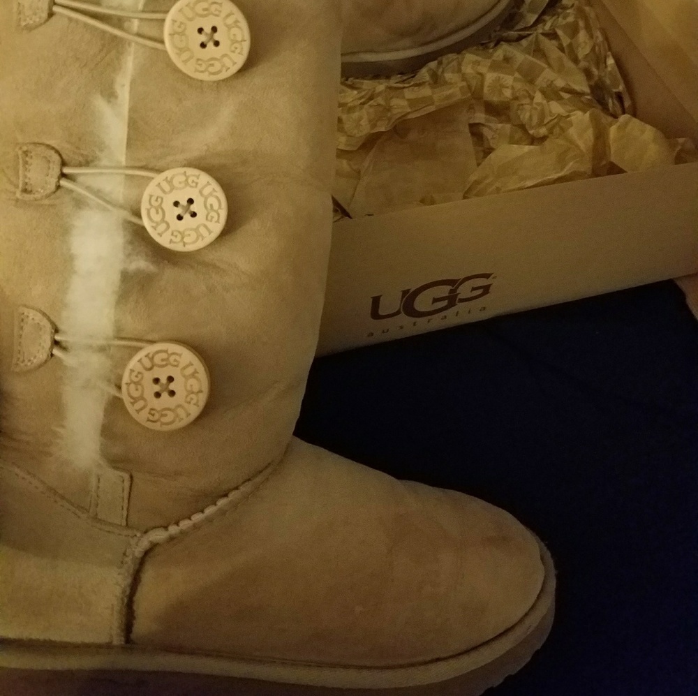 Ugg Bailey button triplet