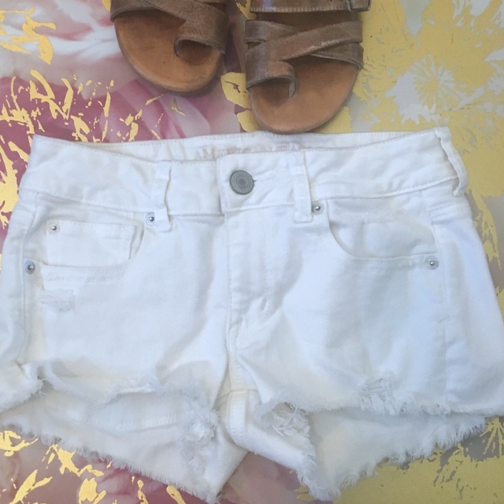 ▪️  AE Distressed Ivory Shorts