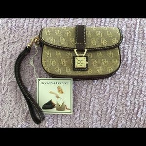 Dooney & Bourke wristlet WITH TAG