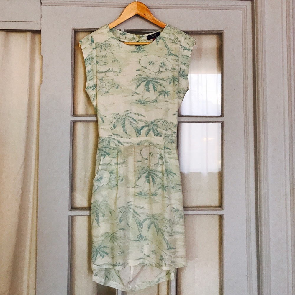 Neuw Hawaiian print open back w/ buttons dress