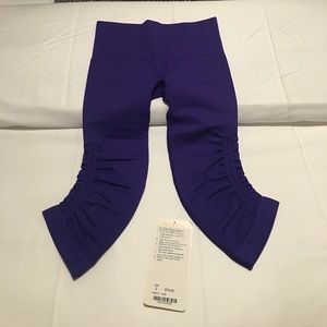 New w/tags Lululemon "In the Flow Crop II" pants