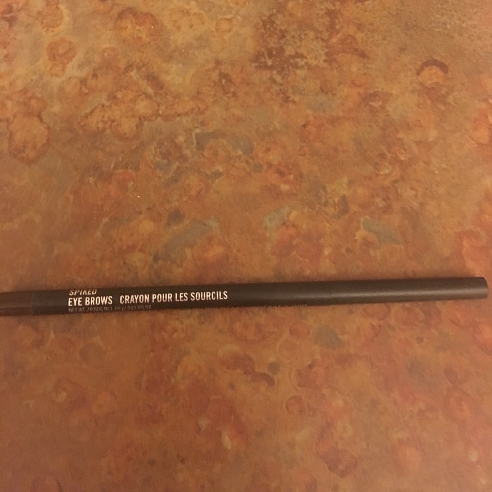 Mac spiked eyebrow pencil