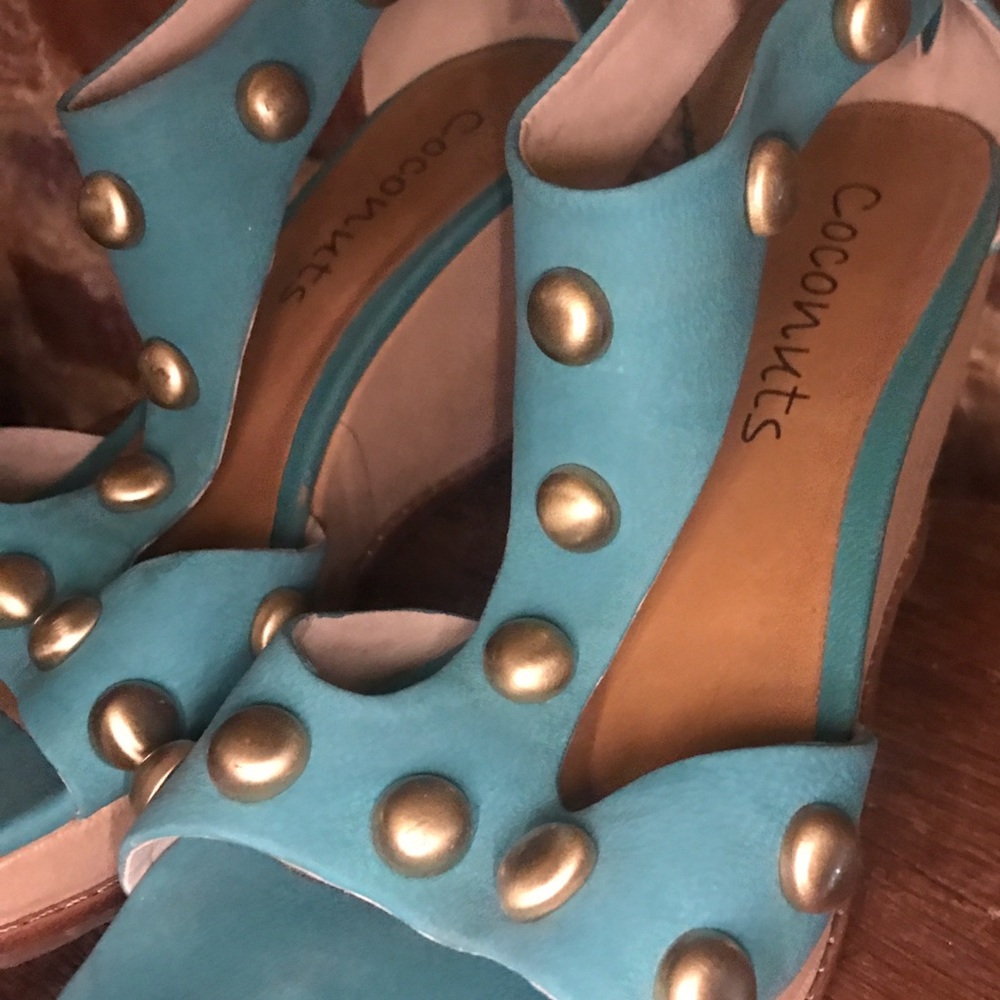 Coconuts wedge sandals with fun metal details! 7.5