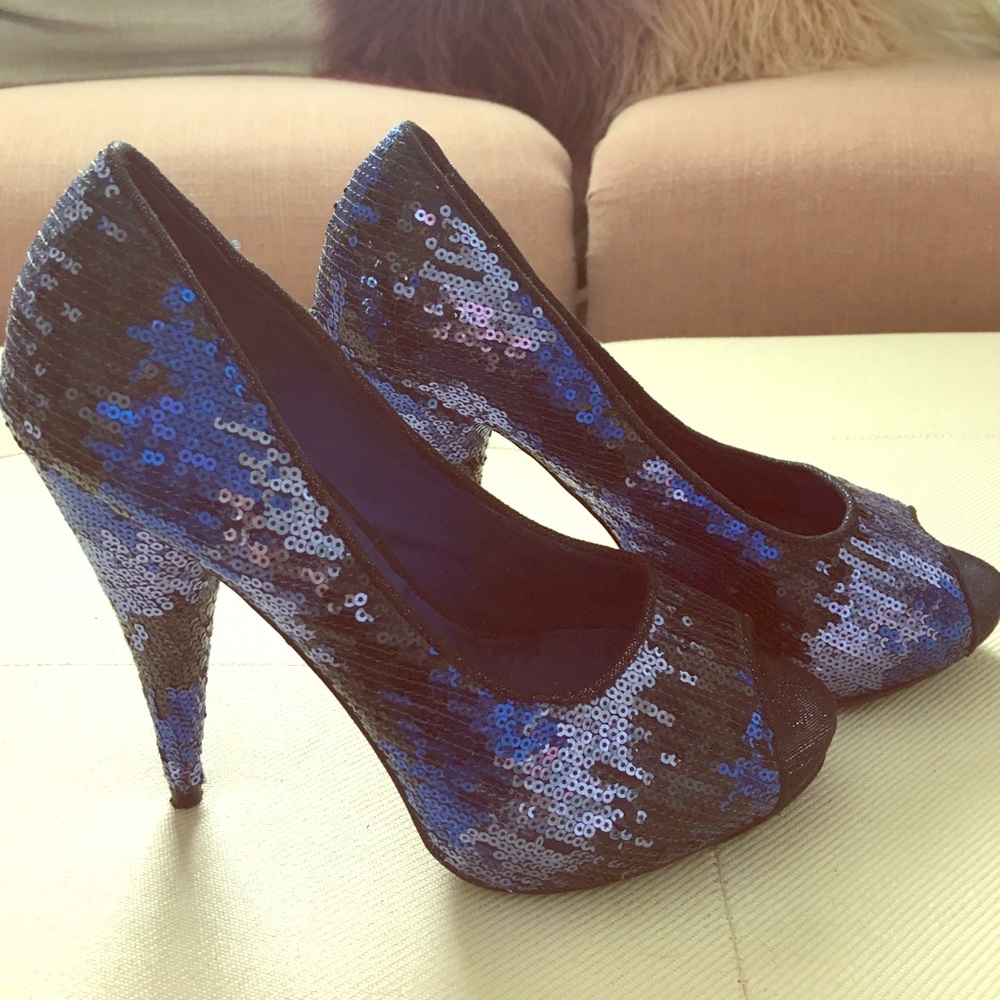 Size 37 all over blue sequin shoes