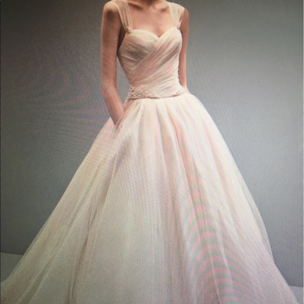 Vera Wang ⭐️ White by Vera Wang ⭐️Size 6 label brand