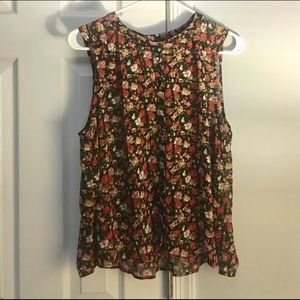 Sleeveless Floral Print Shirt