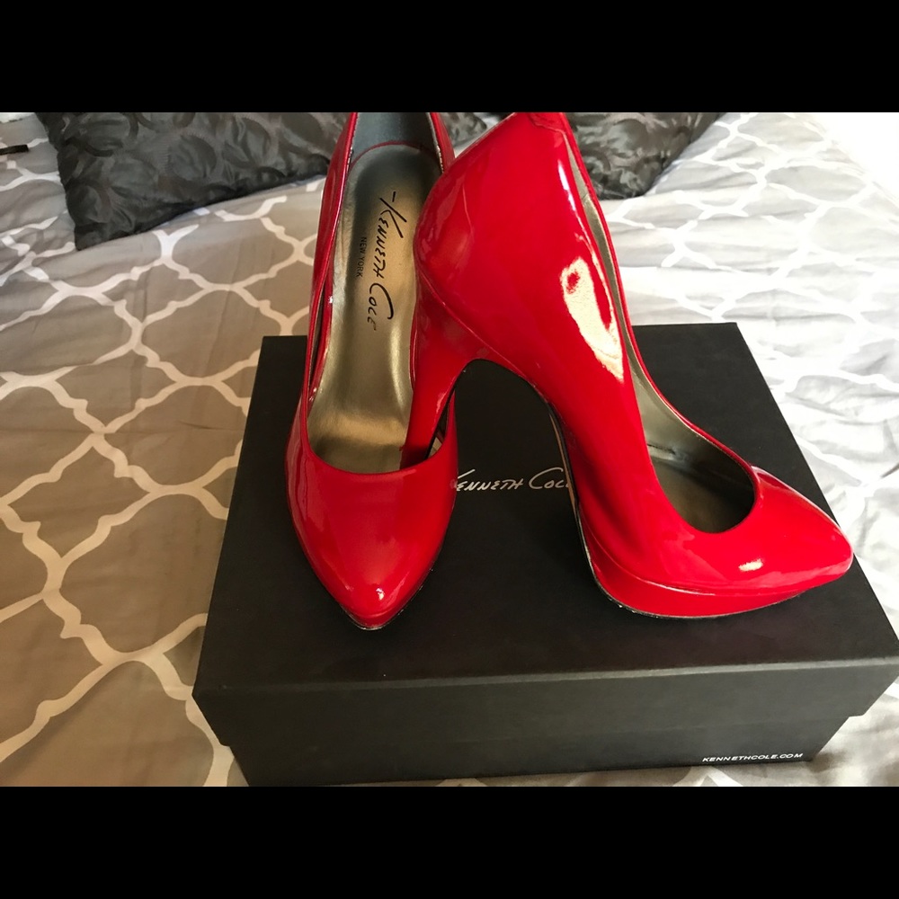 Kenneth Cole NY red pumps