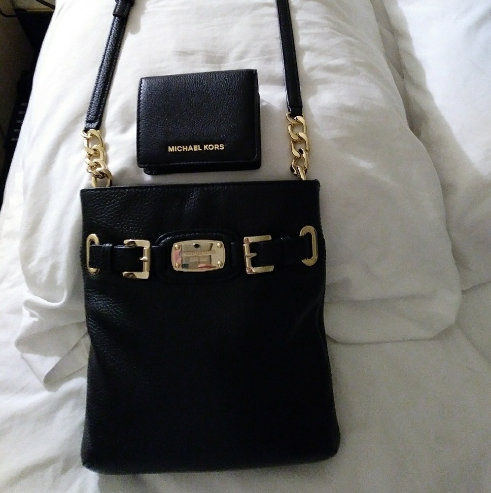 🚫SOLD ON MERC🚫Michael Kors crossbody & Wallet