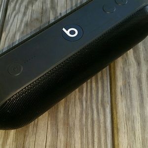 Beats Pill Plus
