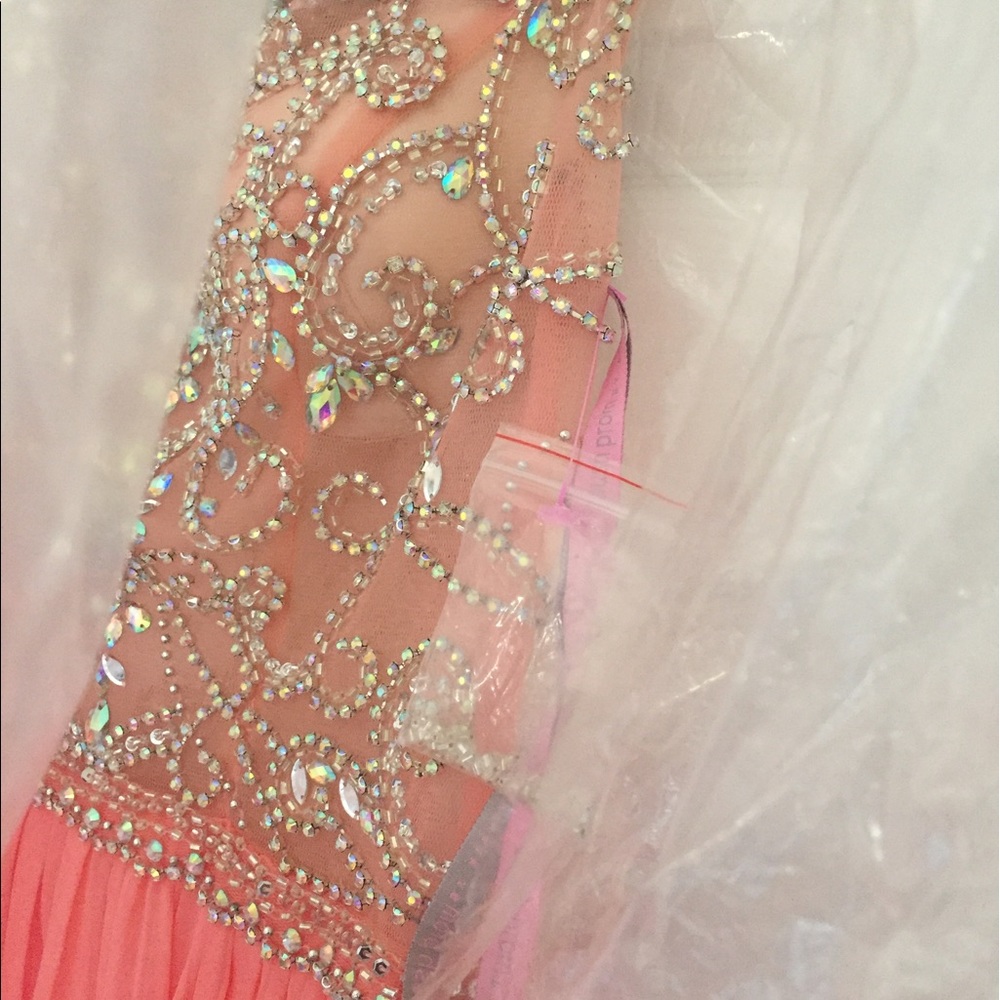 Dress - Picture 3 of 5