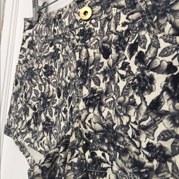 Rose Printed Shorts - Picture 2 of 3