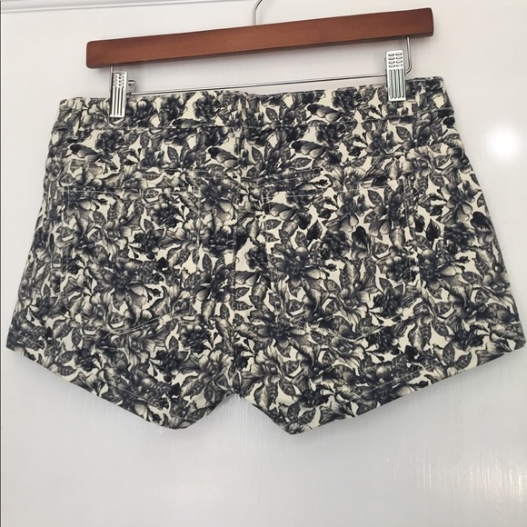 Rose Printed Shorts - Picture 3 of 3