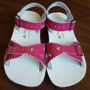 Fuchsia Patent Sweetheart Sandals EUC