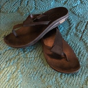 Chaco size 10 women's leather flip flops