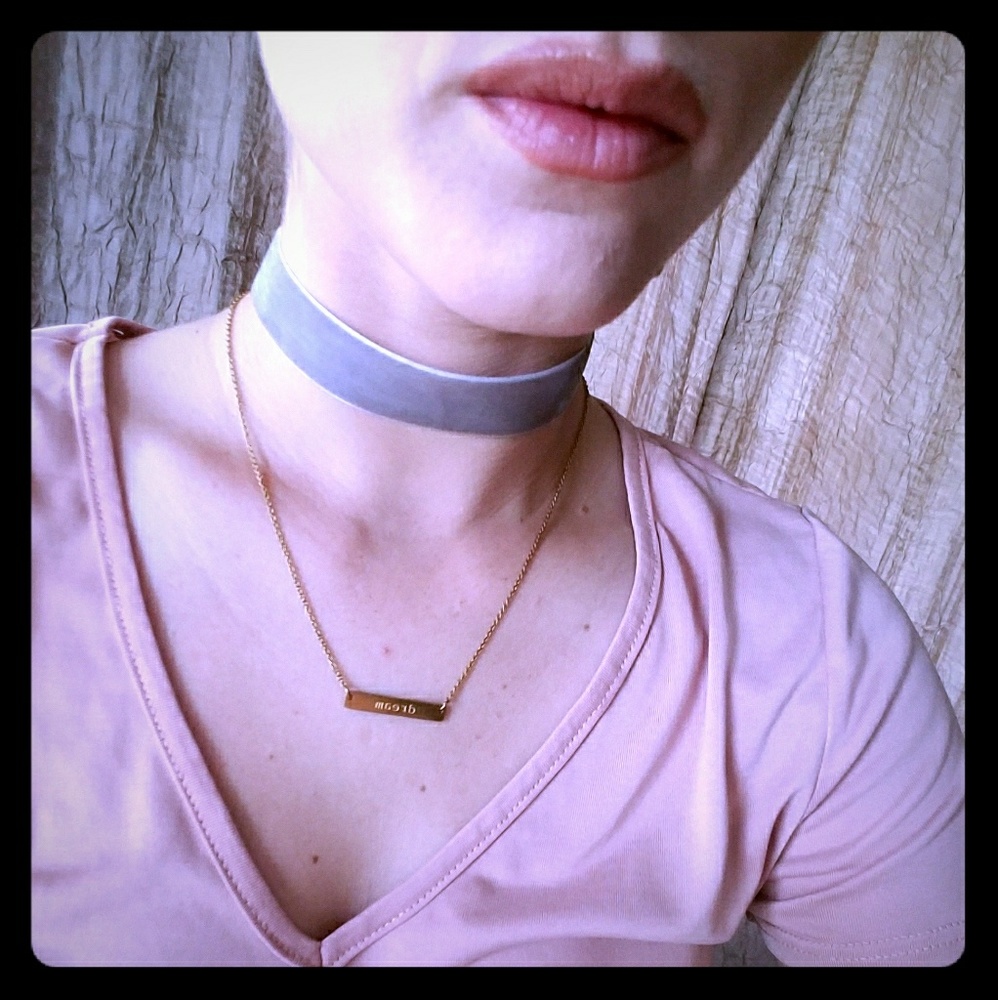Velvet choker