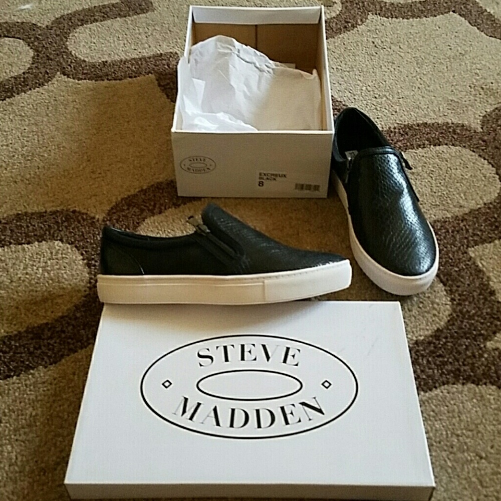 New in box Steve Madden Excreux Slip Ons Size 8