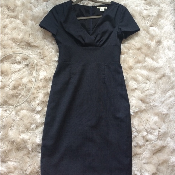 Banana Republic Dresses & Skirts - Banana Republic suiting dress 0P