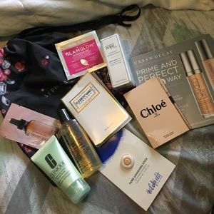 Cosmetic samples and pouch