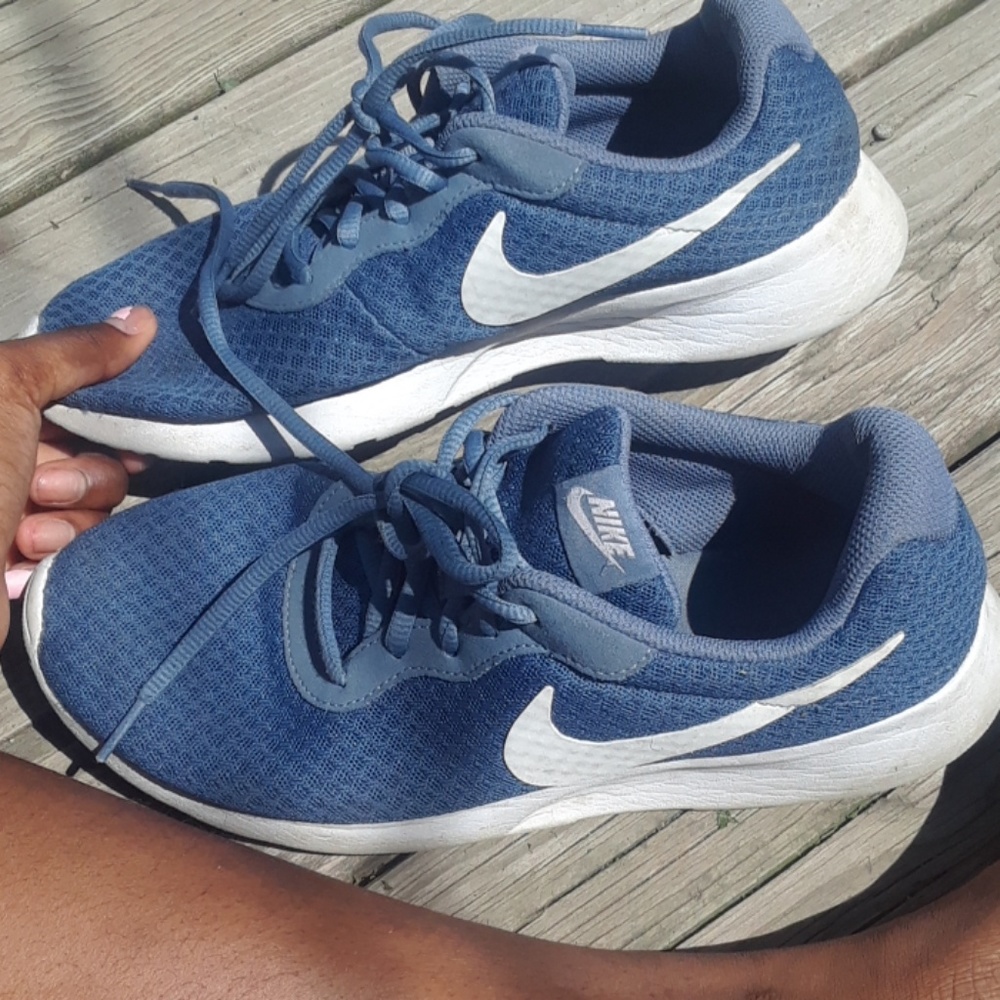 Nike roshe shoes