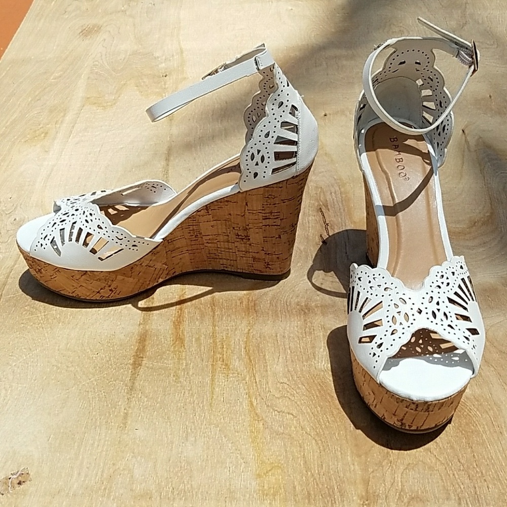 Bamboo Scorpio-28m white wedge sandal..