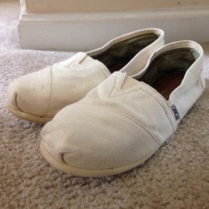 Toms Size 6 in Woman's