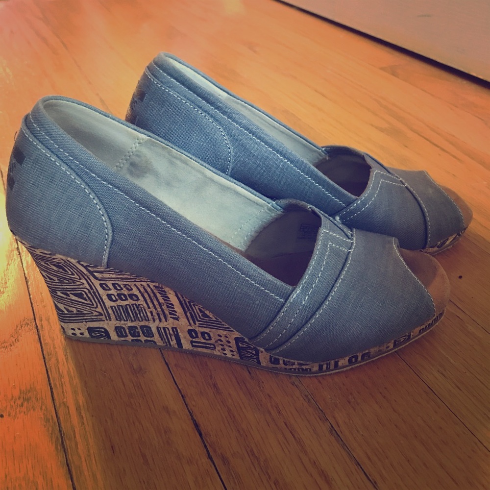 TOMS Wedges. Size 8M