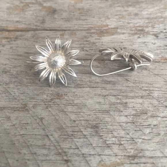 Daisy Sterling Silver Earrings - Picture 2 of 3