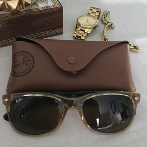 Ray-Ban Wayfarer Sunglasses 😎