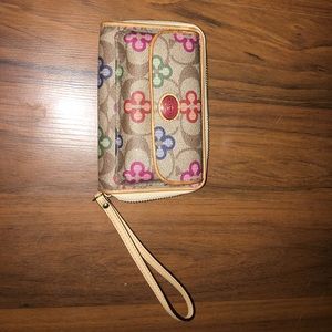 2 pocket coach wristlet