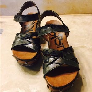 Ladies' sz 6 OTBT gray platform sandals