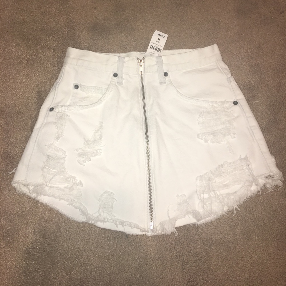 BRAND NEW white Carmar jean skirt - LF stores