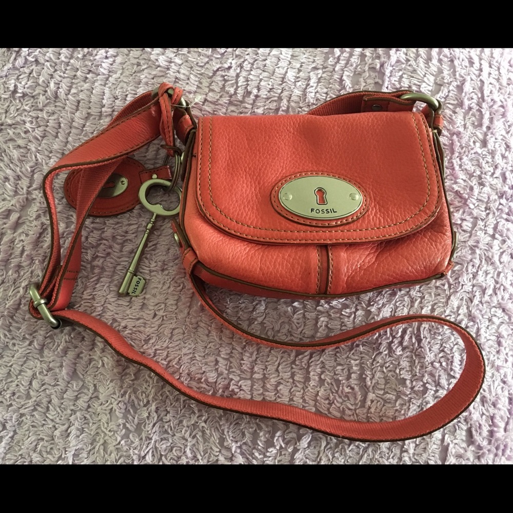 Fossil bag with key keychain