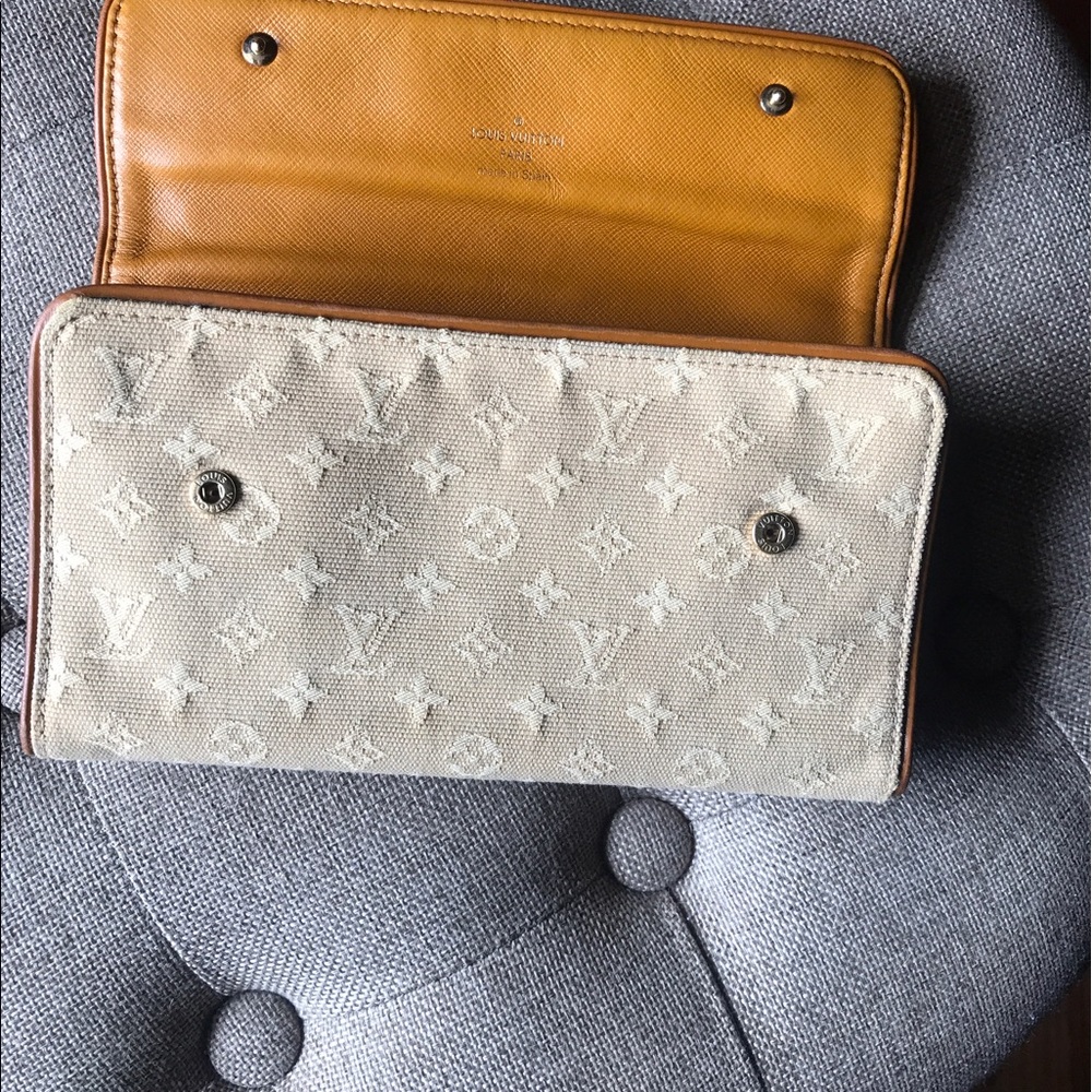 Mini Lin Porte Trifold International Wallet