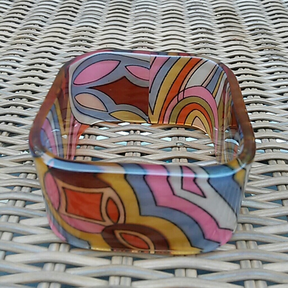 1960s Hippie Boho Style Acrylic Bangle Bracelet