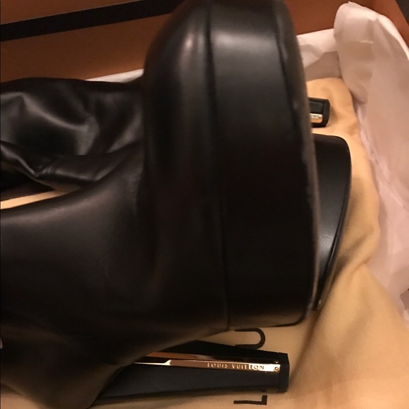 Authentic Louis Vuitton boots - Picture 2 of 8