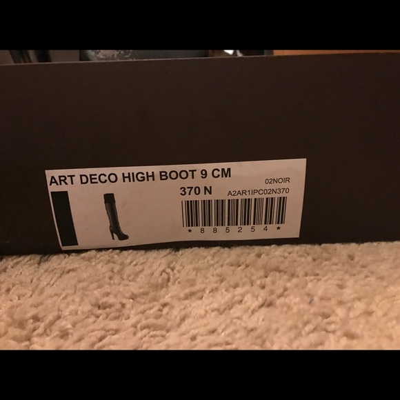 Authentic Louis Vuitton boots - Picture 4 of 8