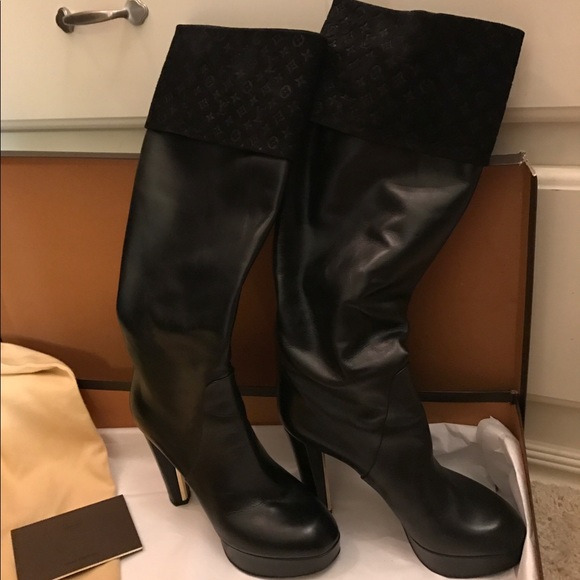 Authentic Louis Vuitton boots - Picture 5 of 8