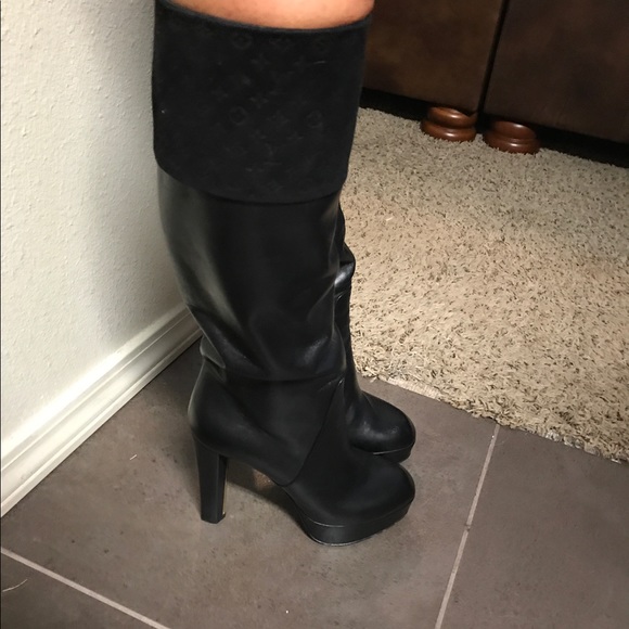 Authentic Louis Vuitton boots - Picture 6 of 8