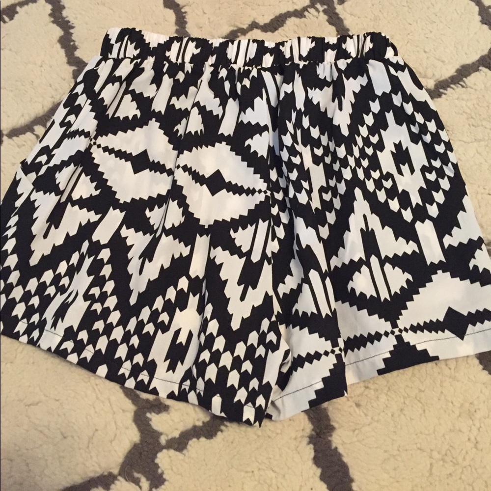 Aztec Flowy Shorts - Picture 4 of 4