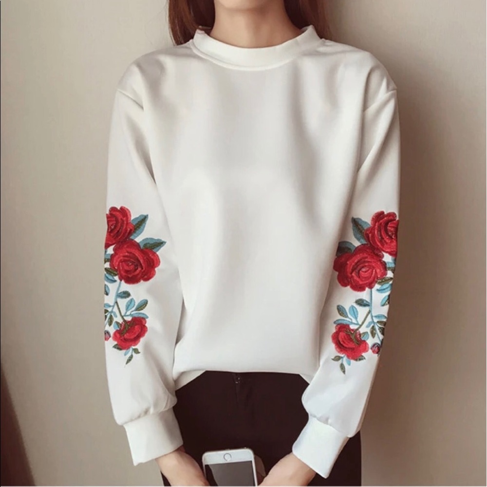 Black Rose embroidered sweater 🌹