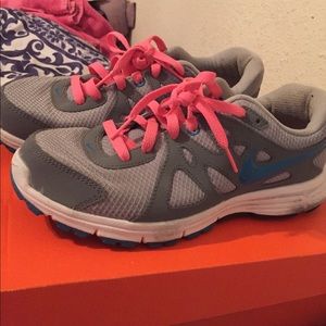 WMNS Nike Revolution 2 walking/running shoes!