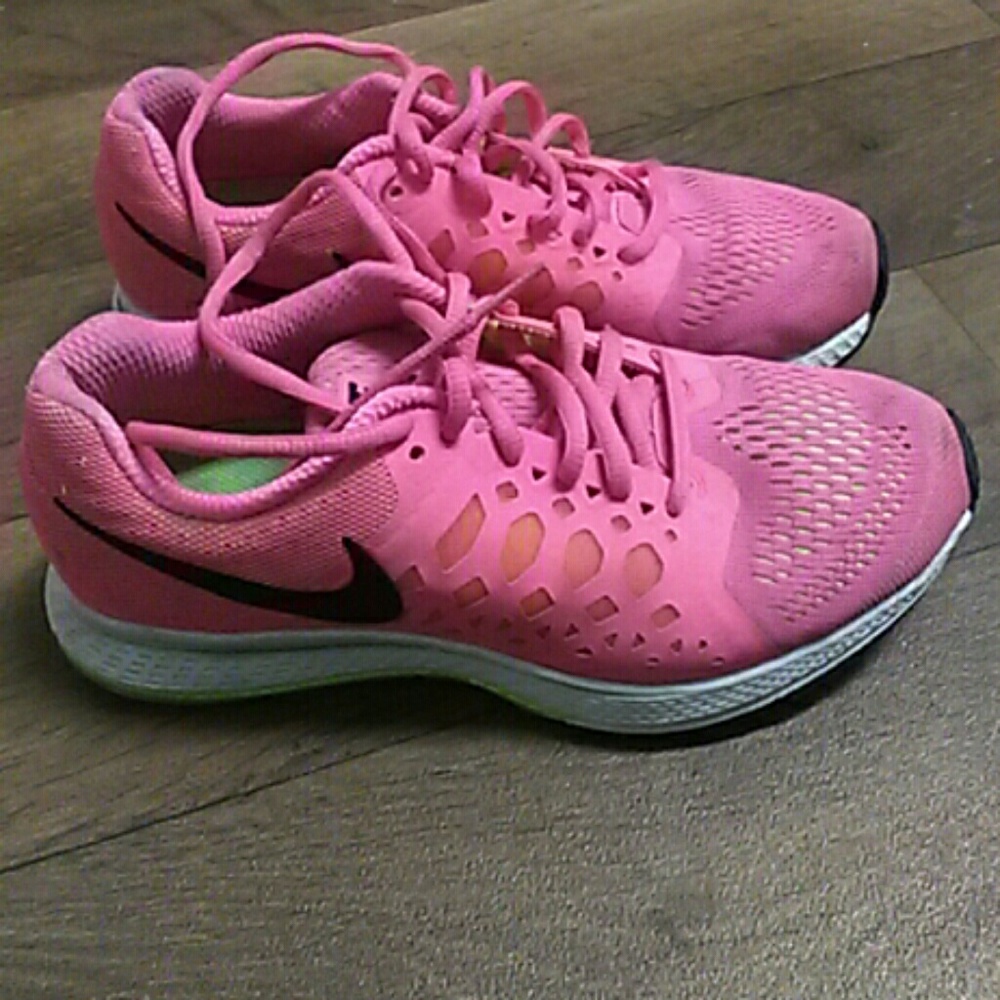 Nike tennis shoes